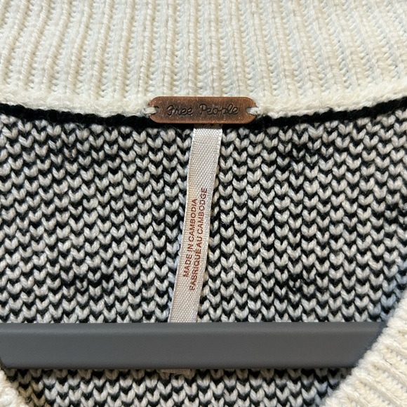 FREE PEOPLE Easy Street White & Black Cropped Sweater Vest. Women’s size medium. - Picture 6 of 7